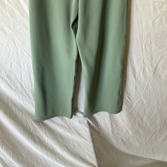 Move Technology: Tulip Waistband Wide Leg Crop Yoga Pants- XS - Picture 11 of 16